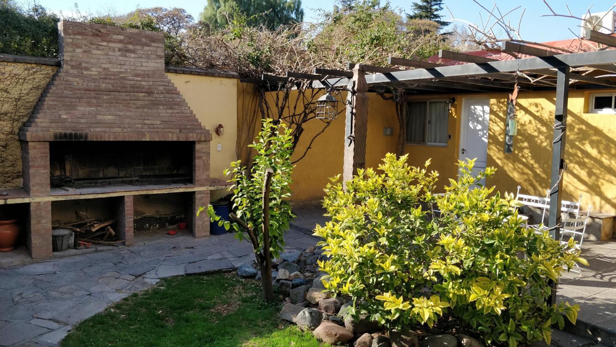 Alamo Hostel & Suites Mendoza Exterior photo
